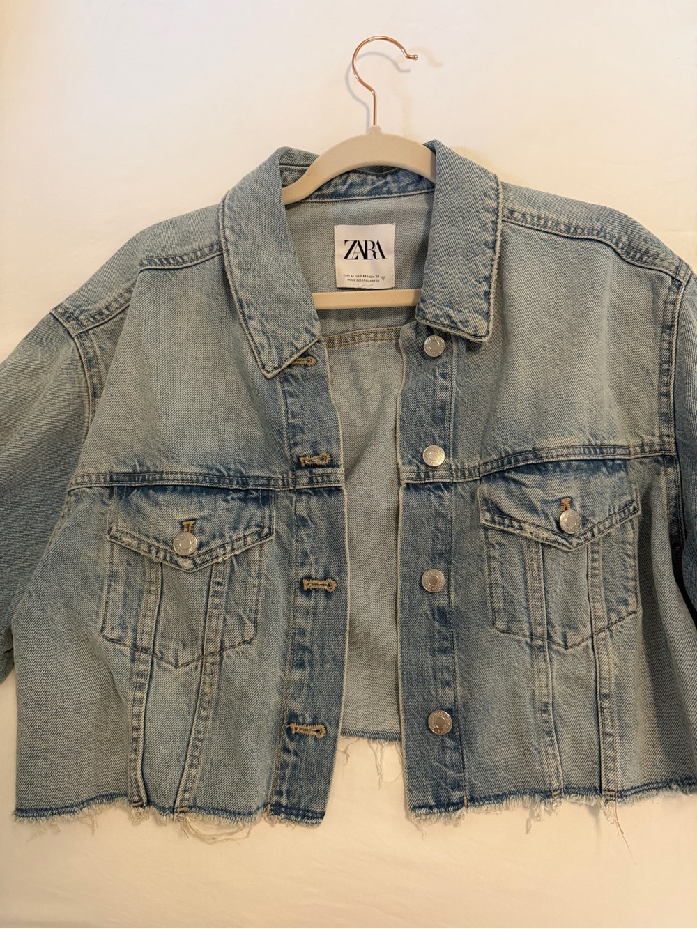 ZARA Light Wash Cropped Denim Jacket with Raw Hem - Medium - Picture 3 of 6